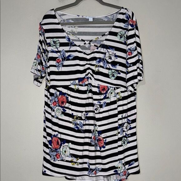 Black and White Short Short Sleeve T-Shirt Size 1X - Picture 1 of 8